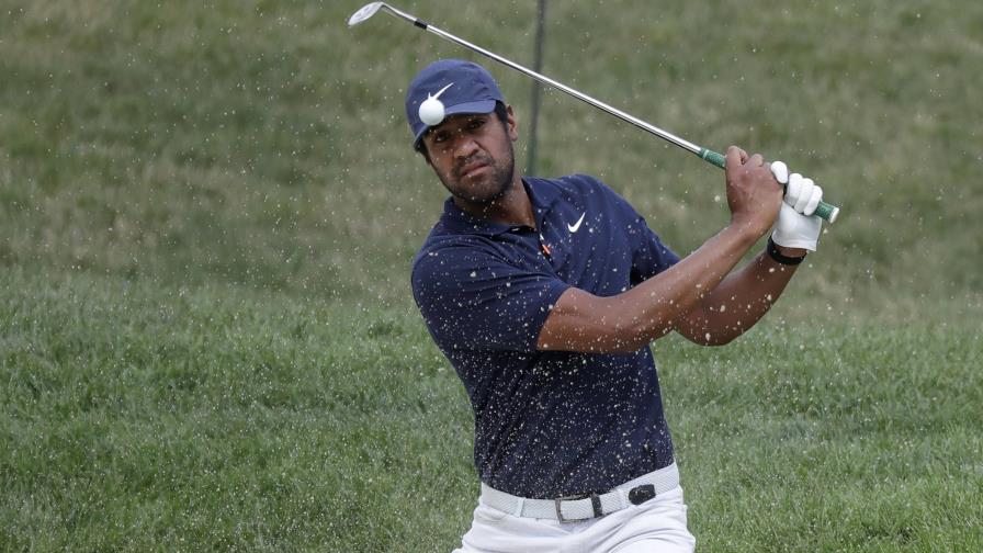 Tony Finau lidera y Tiger Woods deja buenas sensaciones en su regreso