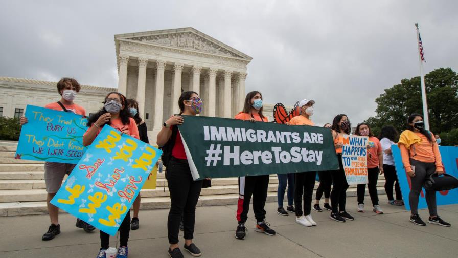 Tribunal de EEUU ordena al gobierno de Trump que tramite nuevos permisos para “dreamers”