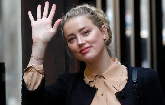 Amber Heard acusa a Depp de arrojar botellas como “granadas”