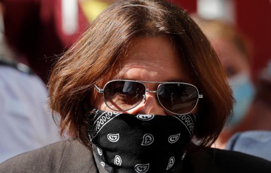 Amber Heard acusa a Depp de arrojar botellas como “granadas”