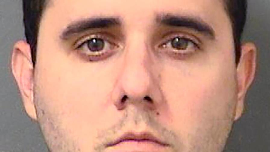 Arrestan a hombre en Florida por sacar un revólver cuando le pidieron usar tapabocas