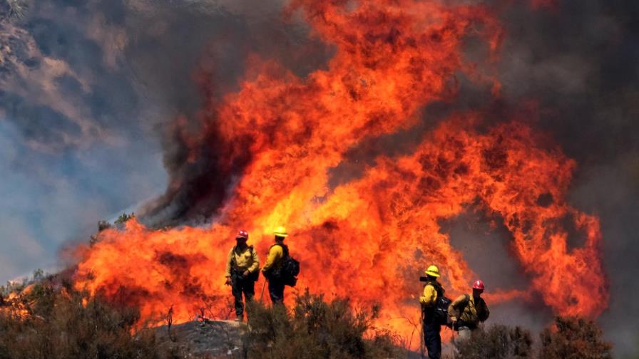 El incendio forestal cerca de Los Ángeles avanza y quema 11.300 hectáreas