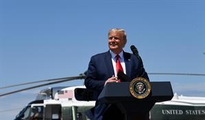 Trump evita contradecir las teor&iacute;as conspirativas de QAnon: Les gusto mucho