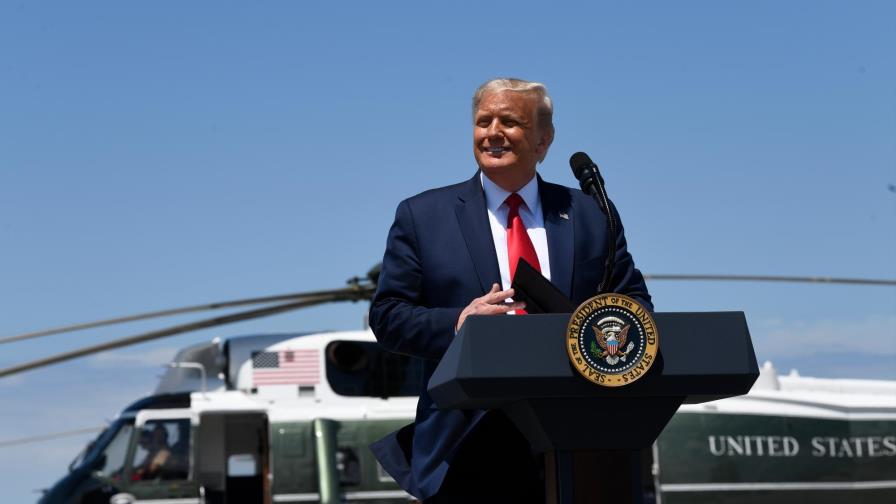 Trump evita contradecir las teorías conspirativas de QAnon: Les gusto mucho