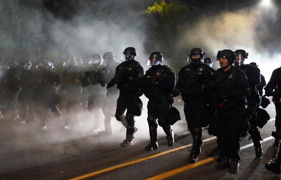 Recrudecen los choques entre manifestantes y policía en Portland