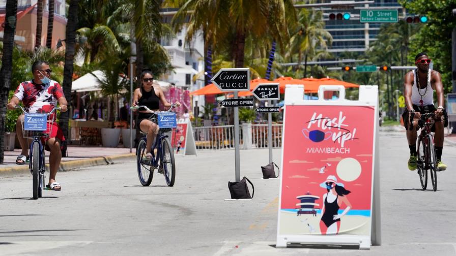 Florida llega a la tasa diaria de positivos más baja desde mediados de junio Florida llega a la tasa diaria de positivos más baja desde mediados de junio