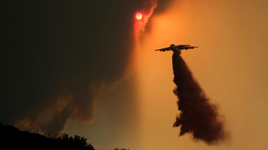Más de 240.000 personas desplazadas por incendios en California; llegan refuerzos Más de 240.000 personas desplazadas por incendios en California; llegan refuerzos