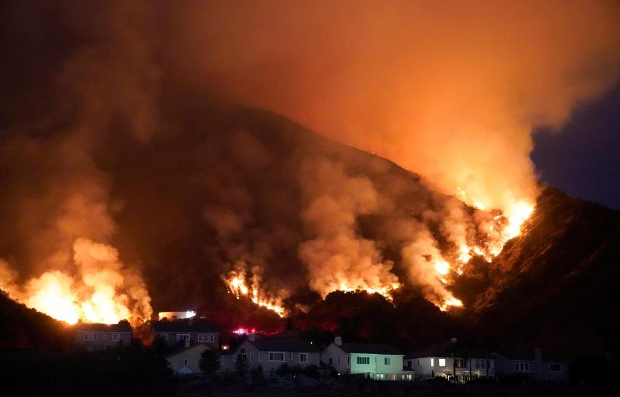 Seis muertos y casi 200,000 evacuados por múltiples incendios en California
