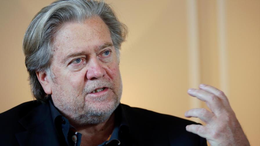 Exconsejero de Trump es puesto en libertad tras aprobar un juez el pago de una fianza