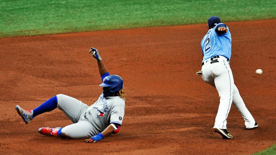 Teoscar Hernández llegó a 10 jonrones y Guerrero pegó triple en el revés ante Tampa Bay
