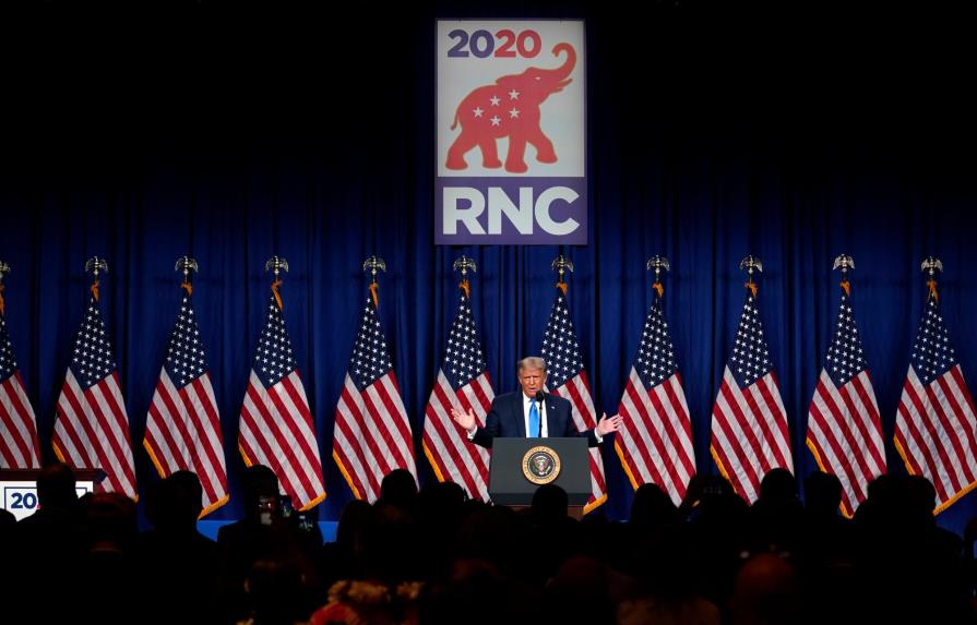 Trump se aparece en la convención republicana y avisa de “fraude”