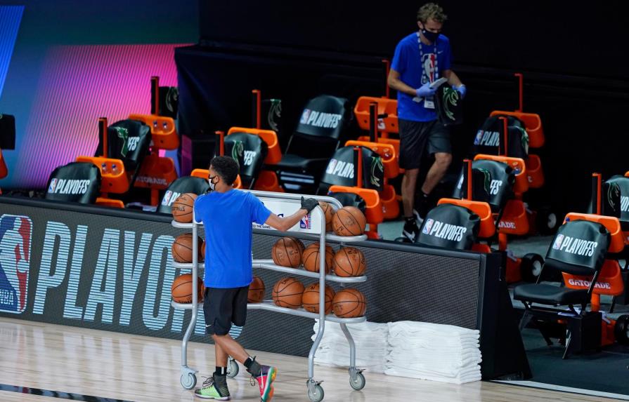 Posponen la jornada del miércoles de la NBA por boicot de jugadores en protesta ante la policía