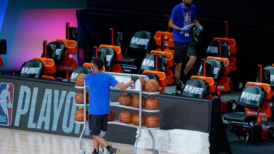 Posponen la jornada del miércoles de la NBA por boicot de jugadores en protesta ante la policía