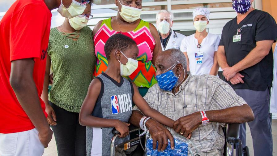 Casos de COVID-19 en Florida vuelven a niveles anteriores al repunte