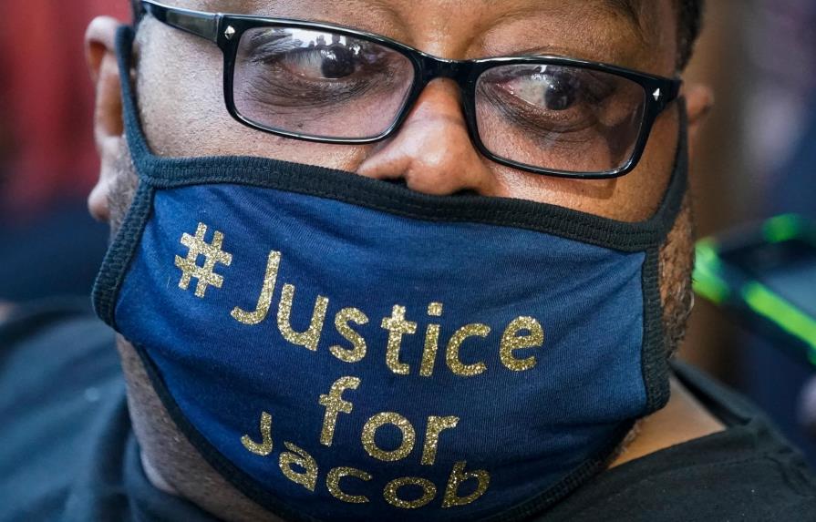 Joven afroamericano baleado por policía en EEUU habla del valor de la vida