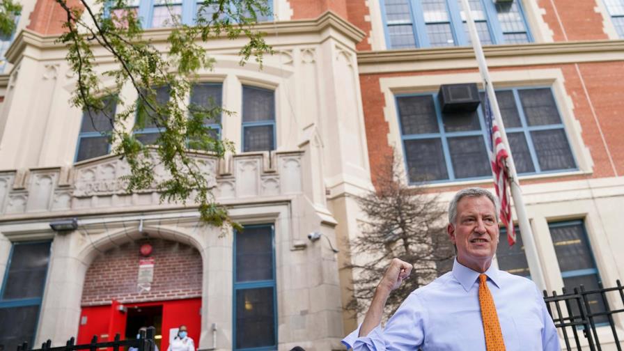 Nueva York retrasa la vuelta a las aulas ante amenaza de huelga de maestros