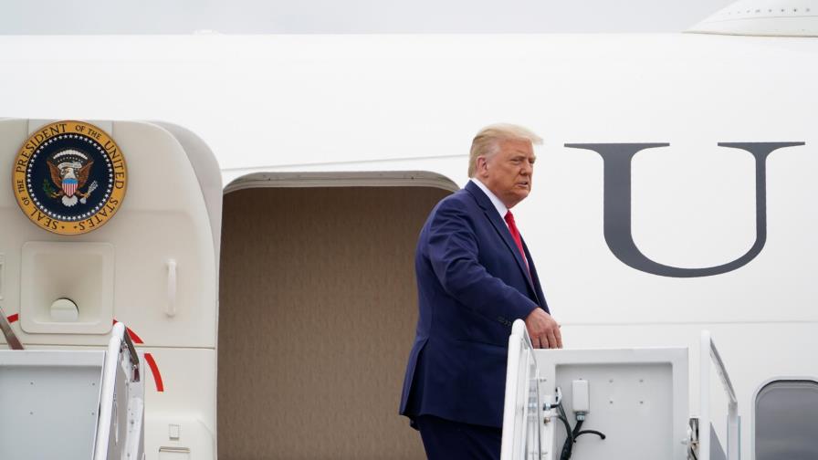Trump llama tonto y estúpido al alcalde demócrata de Kenosha antes de viajar
