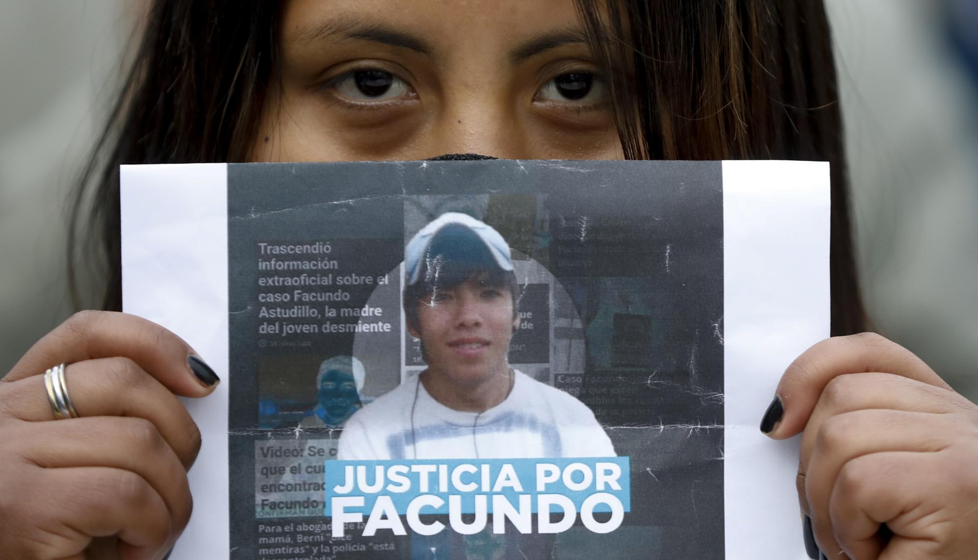 La muerte de un joven en Argentina ha levantado una serie de protestas que claman por justicia. La policía de Buenos Aires pudiera estar implicada en la muerte de Facundo Astudillo (AP Photo/Natacha Pisarenko)
