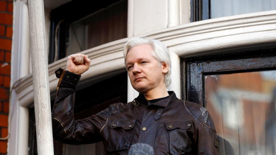 Pareja de Assange dice que las imputaciones de EEUU son una maniobra de Trump