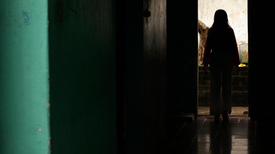 Denuncian altas tasas de histerectomías en centro de detención para migrantes en EEUU