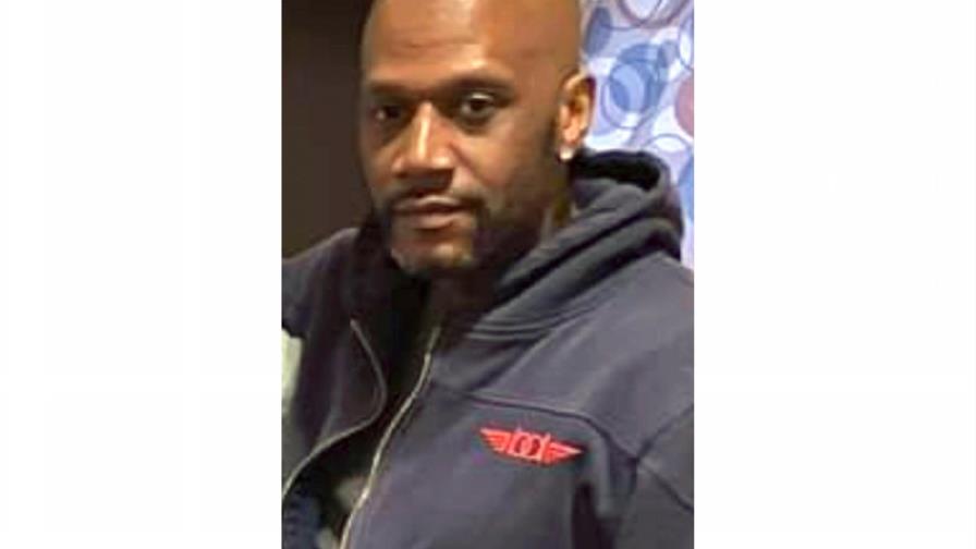 Alcaldesa de Rochester destituye a jefe policial por muerte de hombre negro Alcaldesa de Rochester destituye a jefe policial por muerte de hombre negro