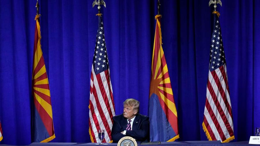 Trump blande su lema de ley y orden para conquistar a latinos en Arizona