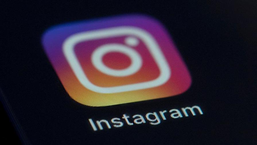 Denuncian a Facebook porque Instagram usaba la cámara del móvil sin permiso