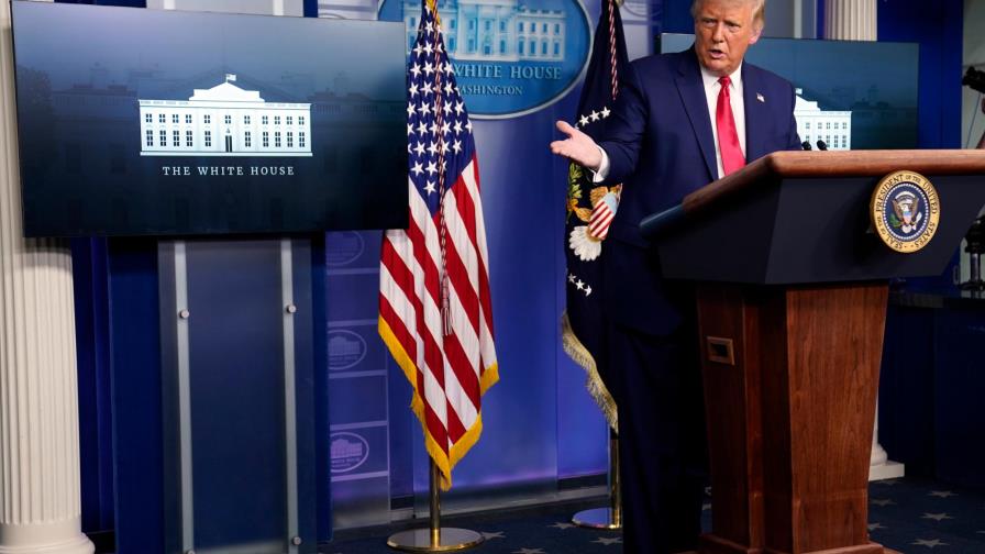 Trump contradice a expertos y promete 100 millones de dosis para fin de año