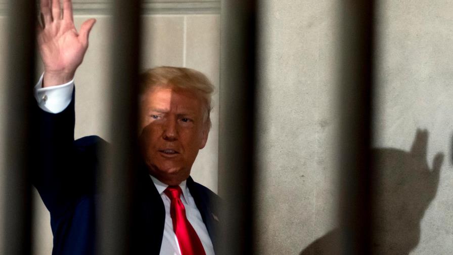 Trump redobla ataques al voto por correo y Twitter alerta de datos engañosos Trump redobla ataques al voto por correo y Twitter alerta de datos engañosos