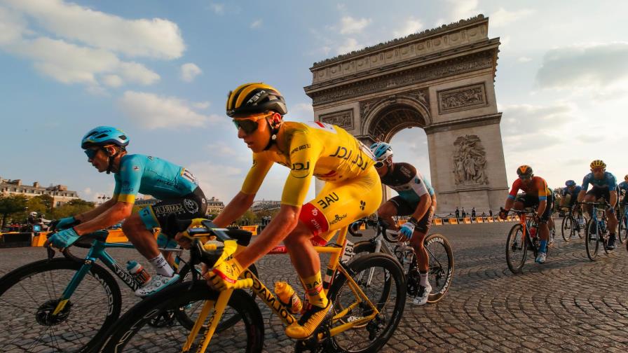 Tadej Pogacar, un ‘niño’ rodeado de veteranos experimentados del ciclismo