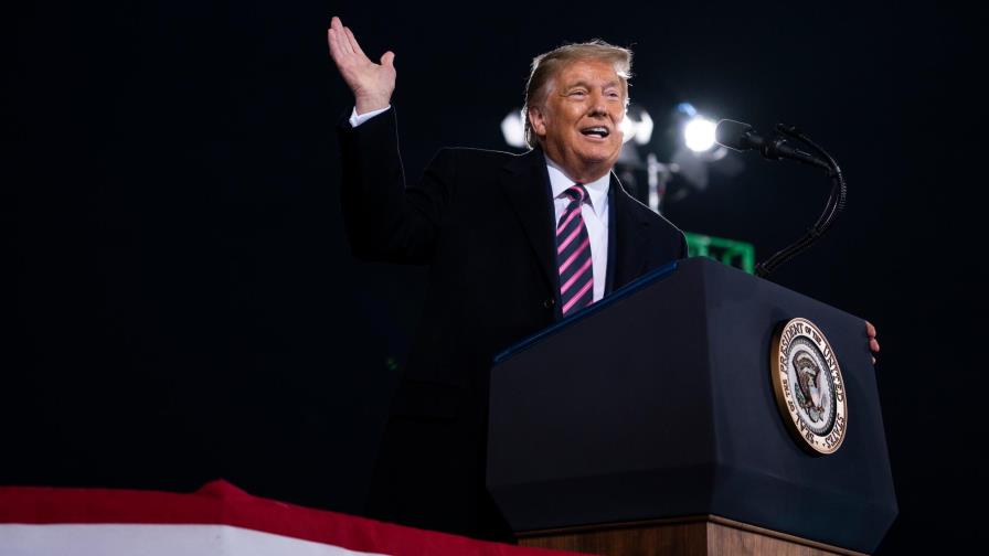 Trump dice que si no fuera por él habría millones de muertos de COVID-19