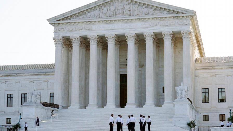 Cientos se congregan en el Supremo de EEUU para despedir a la jueza Ginsburg