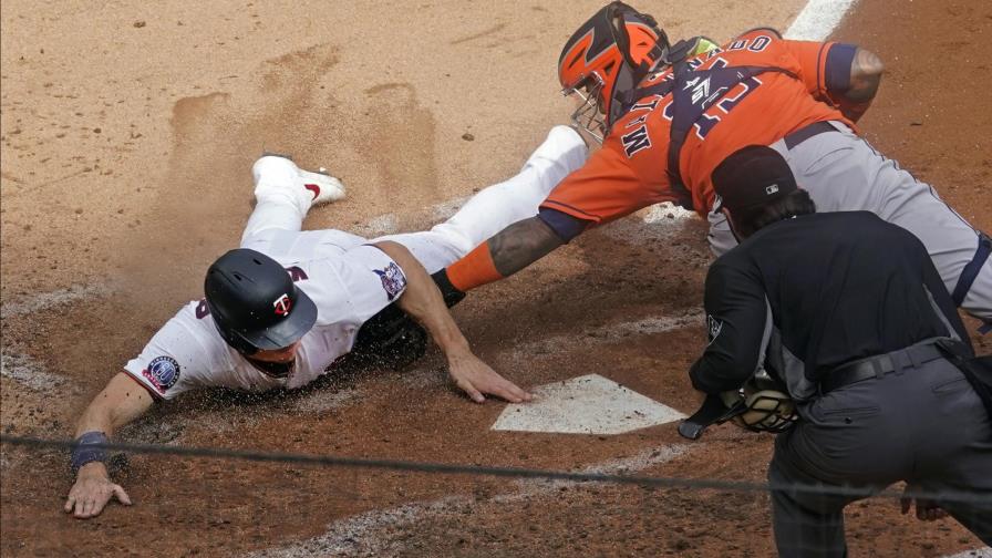 Nelson Cruz hace historia en postemporada con su doble empujador Nelson Cruz hace historia en postemporada con su doble empujador