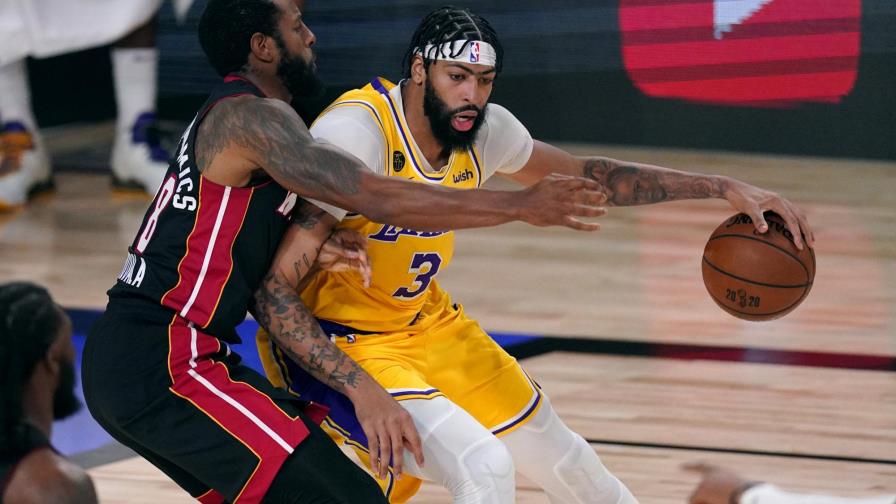 La NBA espera recibir a aficionados antes de distribución de una vacuna