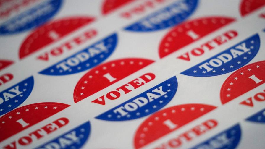 Bloomberg impulsa el voto latino en Florida con una donación a Poder Latino