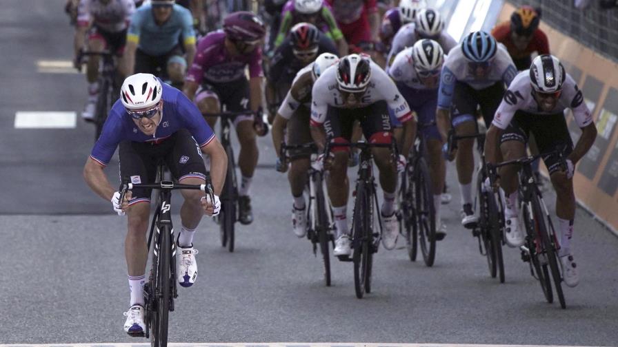 Arnaud Démare firma doblete en Matera y Joao Almeida conserva la maglia rosa