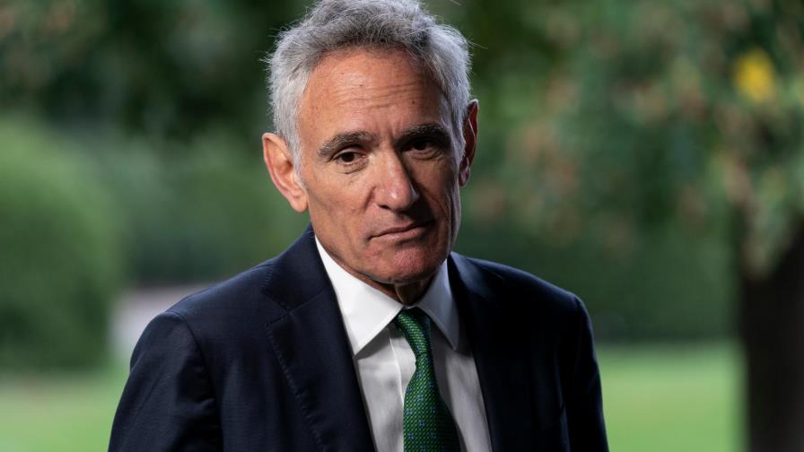 Eliminan tuit de asesor de la COVID-19 de Trump sobre ineficacia de máscaras