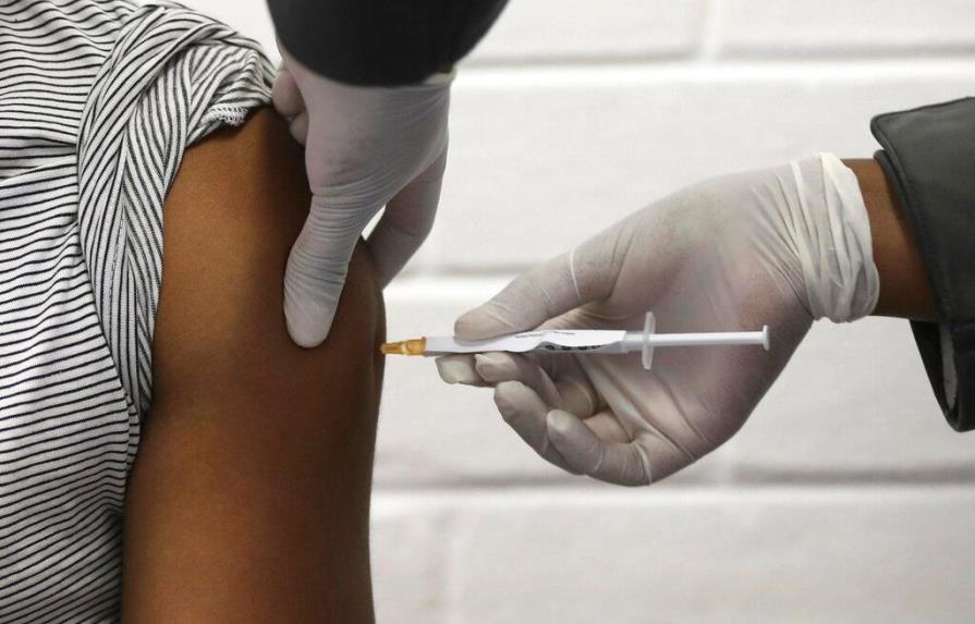 La vacuna de Oxford contra el covid genera respuesta inmune en ancianos