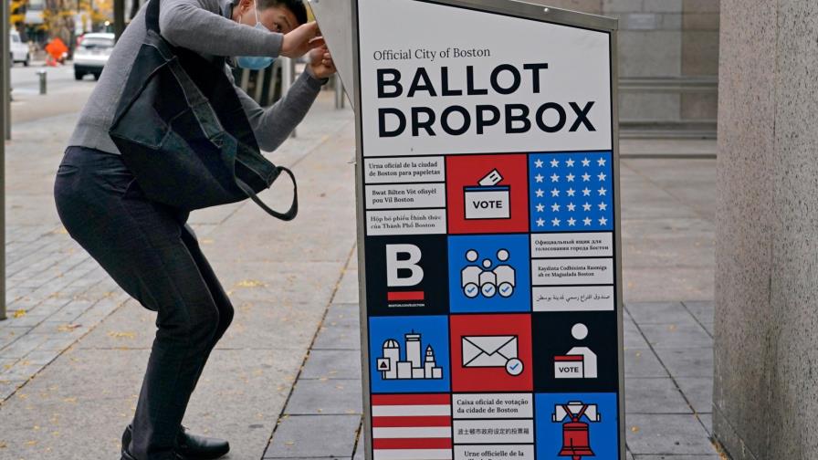 Urnas con cientos de votos por correo son quemadas en calles de Boston 