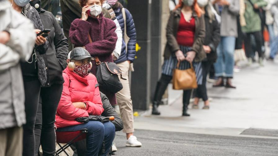 Nueva York extiende las horas del voto anticipado ante gran afluencia