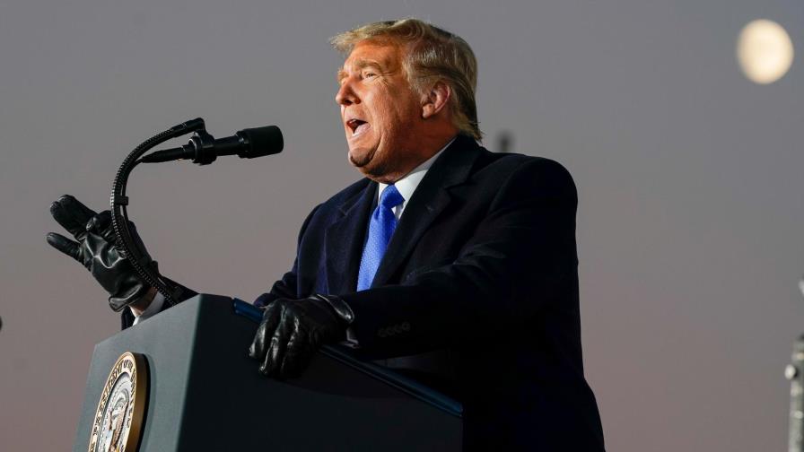 Trump dice que republicanos aprobarán ayuda económica después de las elecciones