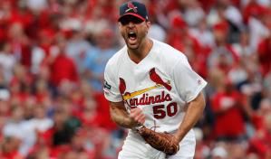 Adam Wainwright fue contratado por los Bravos de Atlanta