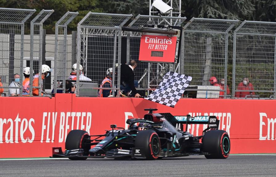Lewis Hamilton gana en Imola y Mercedes suma 7º título de constructores