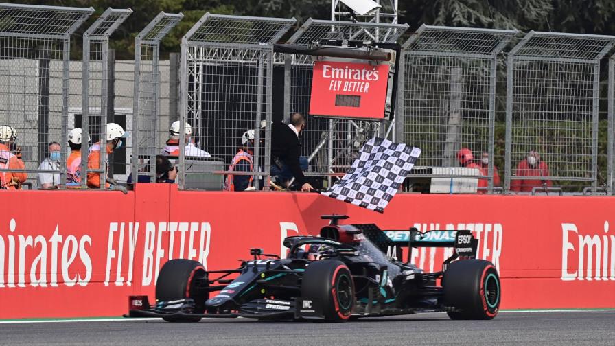 Lewis Hamilton gana en Imola y Mercedes suma 7º título de constructores