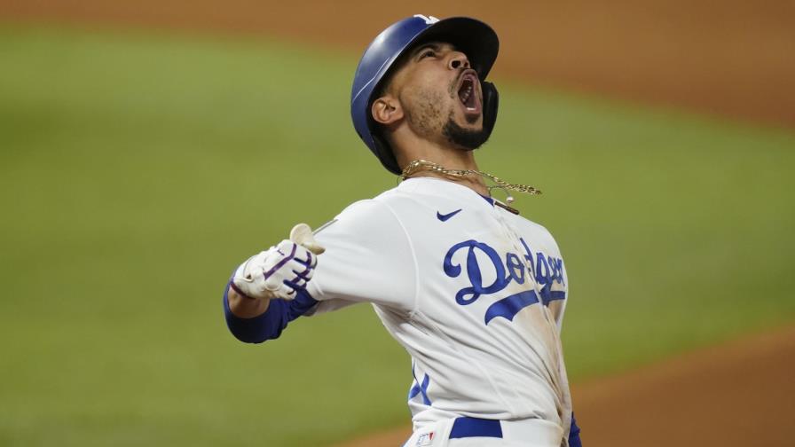 Mookie Betts busca el doblete en los premios de las Grandes Ligas de béisbol