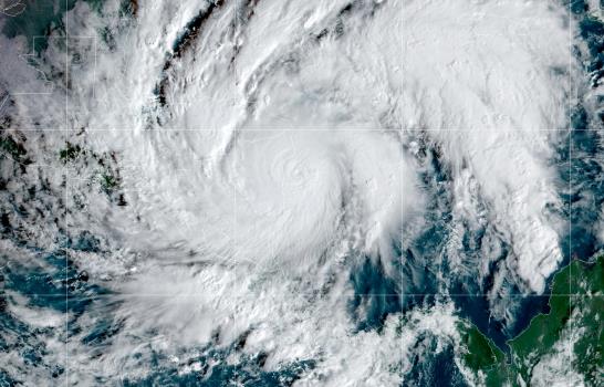 Huracán Eta, que avanza por Nicaragua, deja al menos tres muertos