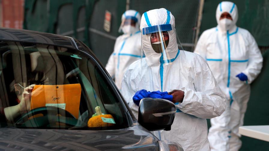 Récord de contagios diarios de COVID-19 en EEUU 