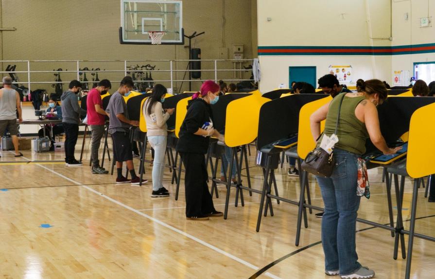 El voto latino debuta como la mayor minoría en Estados Unidos con un papel crucial