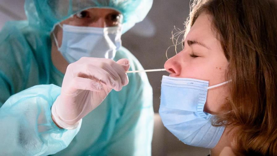 Europa endurece medidas al aumentar contagios por COVID