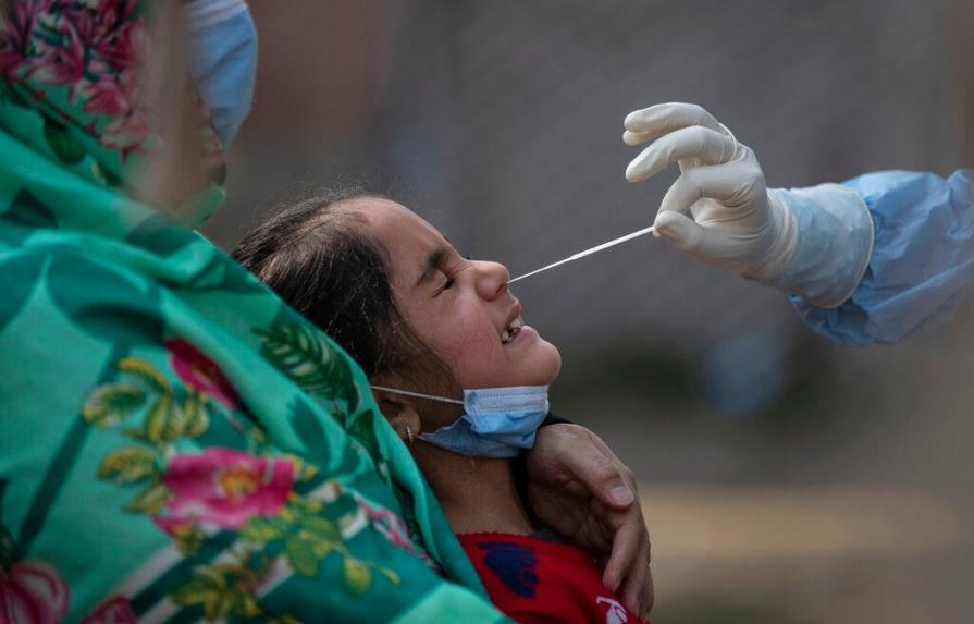 OMS: Vacuna para frenar la pandemia es urgente, pero no resolverá sus causas